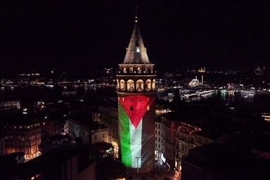 Le drapeau palestinien projeté sur la tour de Galata à Istanbul