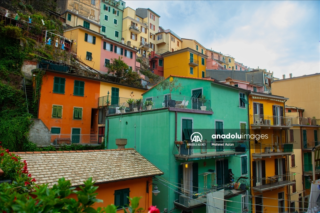 Cinque Terre attracts visitors with colorful structure in Italy  