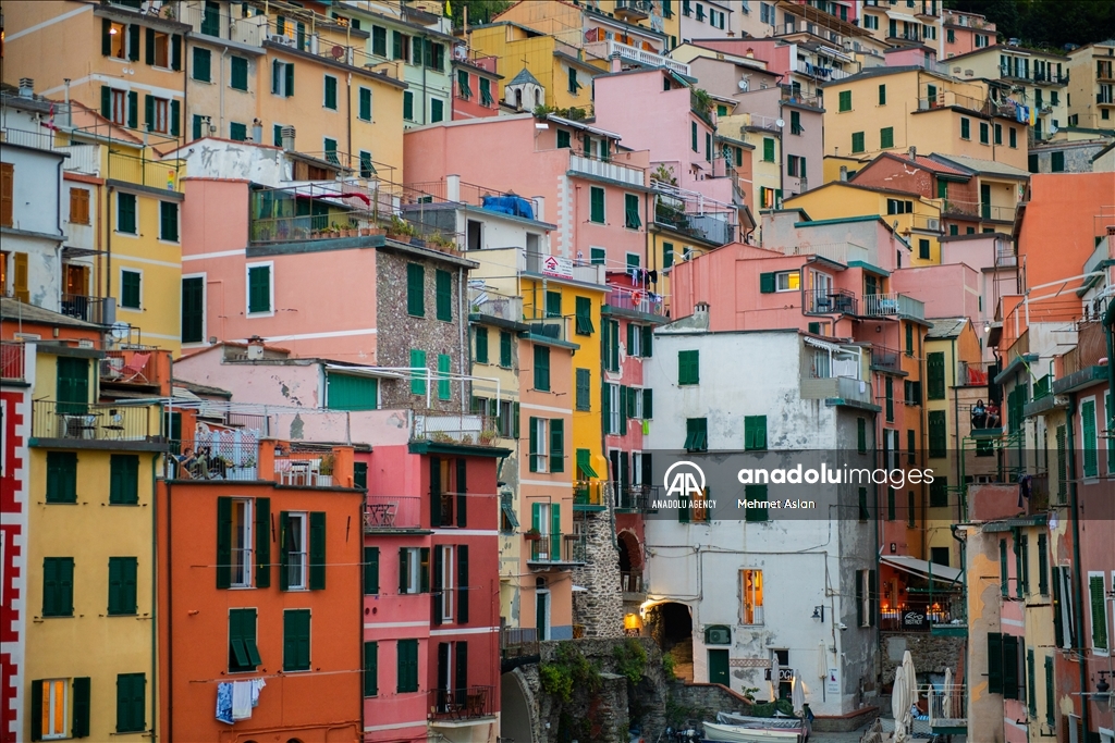 Cinque Terre attracts visitors with colorful structure in Italy  