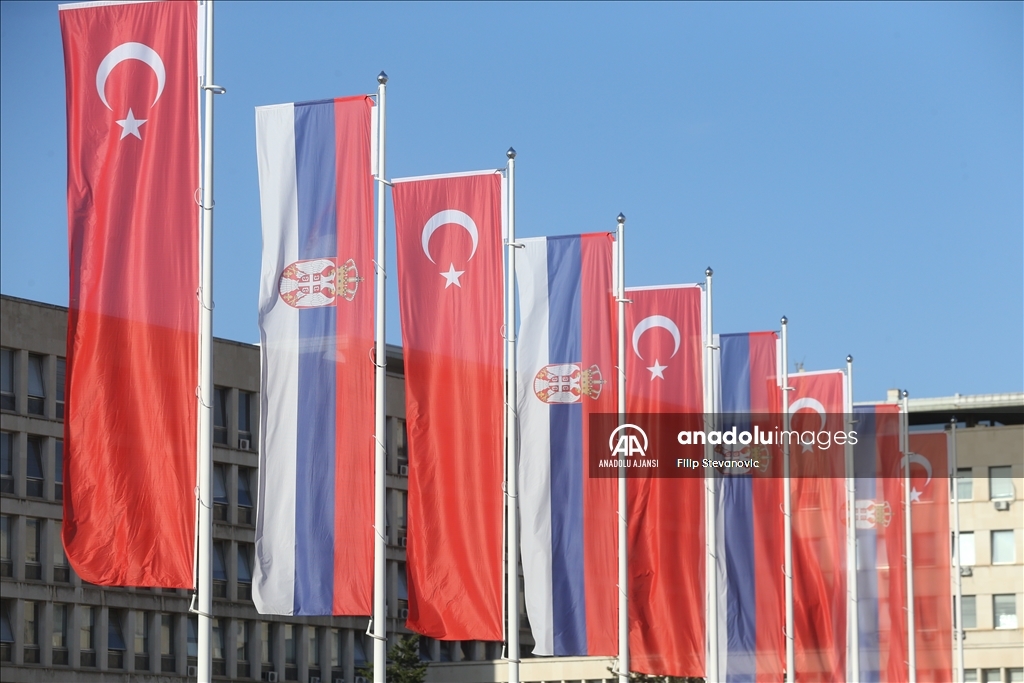 Sırbistan'ın başkenti Belgrad, Cumhurbaşkanı Erdoğan'ın ziyareti öncesi bayraklarla donatıldı