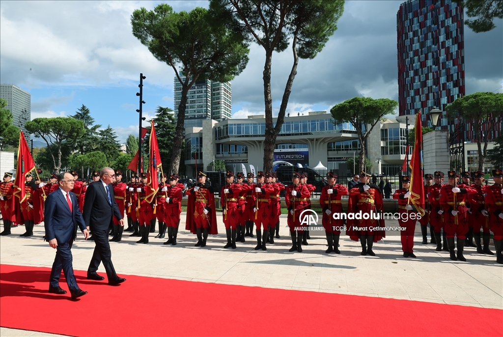 Cumhurbaşkanı Erdoğan, Arnavutluk Cumhurbaşkanı Begay tarafından resmi törenle karşılandı