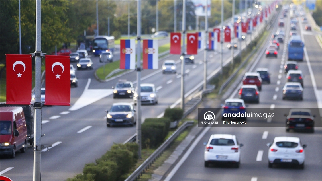 Sırbistan'ın başkenti Belgrad, Cumhurbaşkanı Erdoğan'ın ziyareti öncesi bayraklarla donatıldı