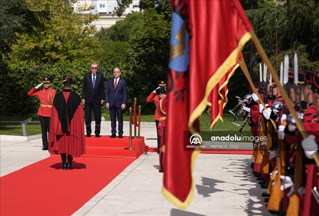 Cumhurbaşkanı Erdoğan, Arnavutluk Cumhurbaşkanı Begay tarafından resmi törenle karşılandı