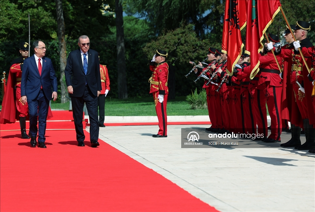 Cumhurbaşkanı Erdoğan, Arnavutluk Cumhurbaşkanı Begay tarafından resmi törenle karşılandı