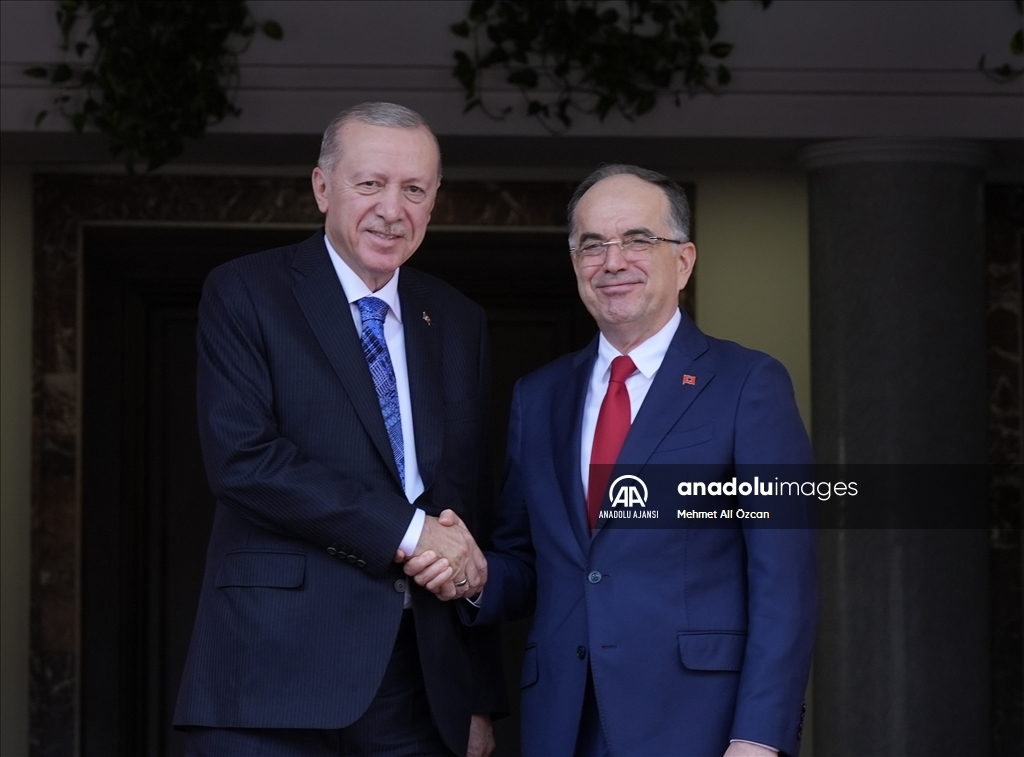Cumhurbaşkanı Erdoğan, Arnavutluk Cumhurbaşkanı Begay tarafından resmi törenle karşılandı