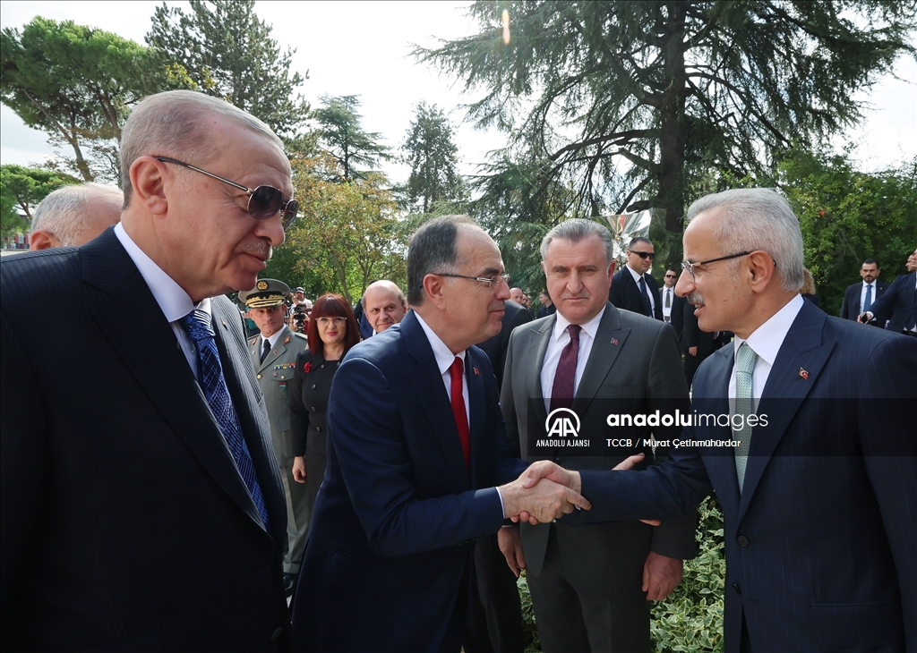 Cumhurbaşkanı Erdoğan, Arnavutluk Cumhurbaşkanı Begay tarafından resmi törenle karşılandı