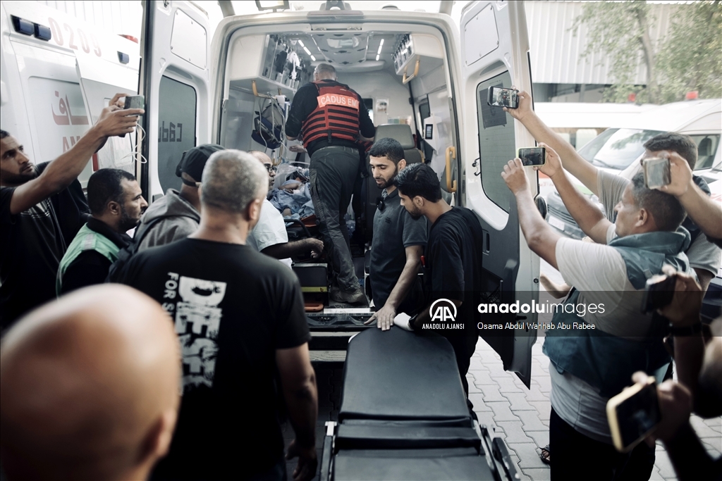 İsrail kuşatması nedeniyle Kemal Advan Hastanesi'ndeki bazı hastalar, Gazze kentine nakledildi
