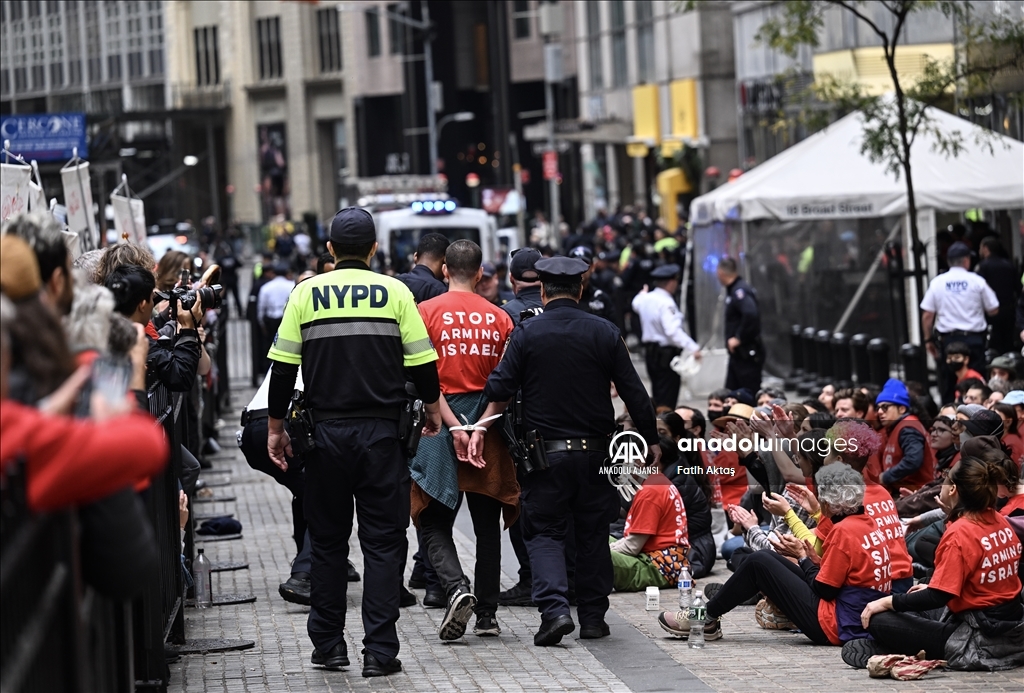 New York'ta düzenlenen Filistin'e destek gösterisine polis müdahale etti