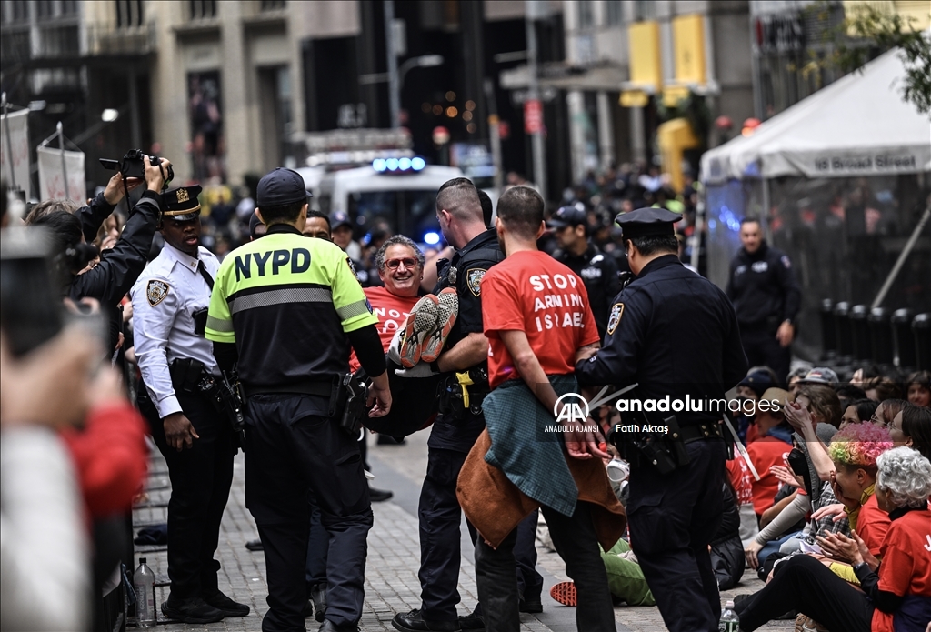 New York'ta düzenlenen Filistin'e destek gösterisine polis müdahale etti