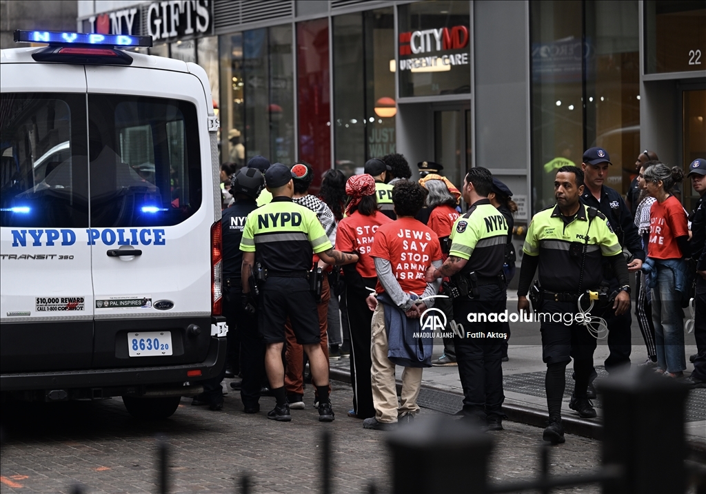 New York'ta düzenlenen Filistin'e destek gösterisine polis müdahale etti