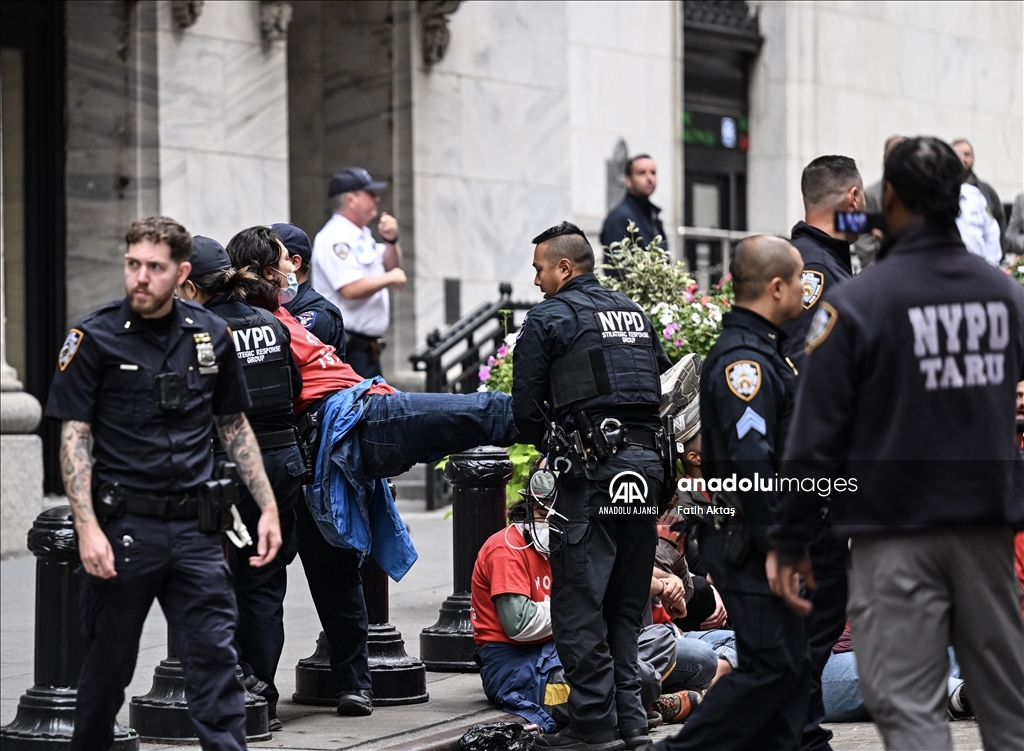 New York'ta düzenlenen Filistin'e destek gösterisine polis müdahale etti