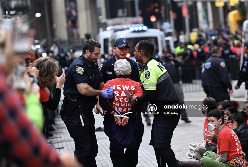 New York'ta düzenlenen Filistin'e destek gösterisine polis müdahale etti