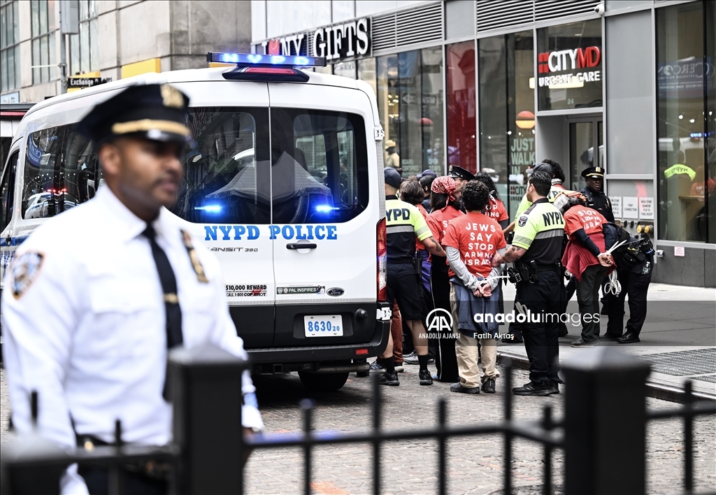 New York'ta düzenlenen Filistin'e destek gösterisine polis müdahale etti