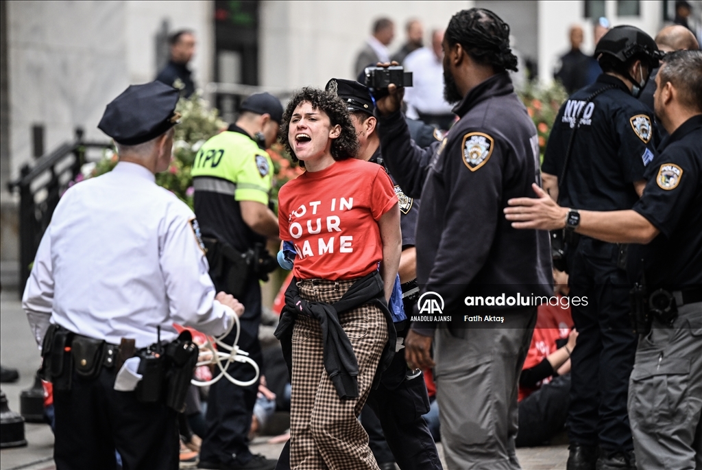 New York'ta düzenlenen Filistin'e destek gösterisine polis müdahale etti