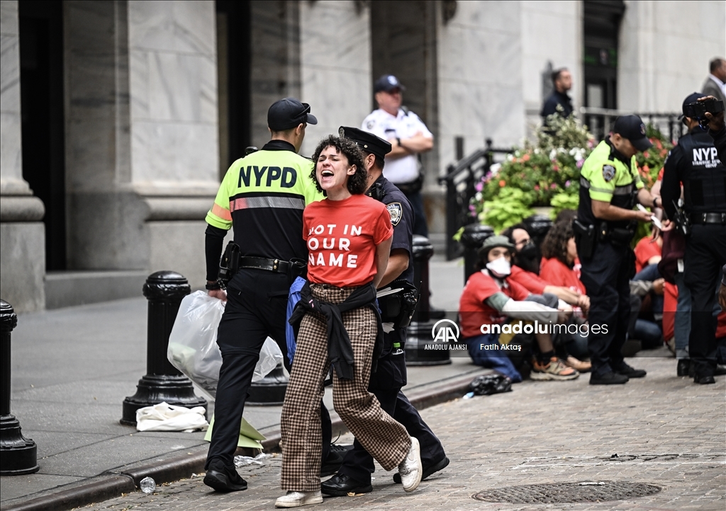 New York'ta düzenlenen Filistin'e destek gösterisine polis müdahale etti