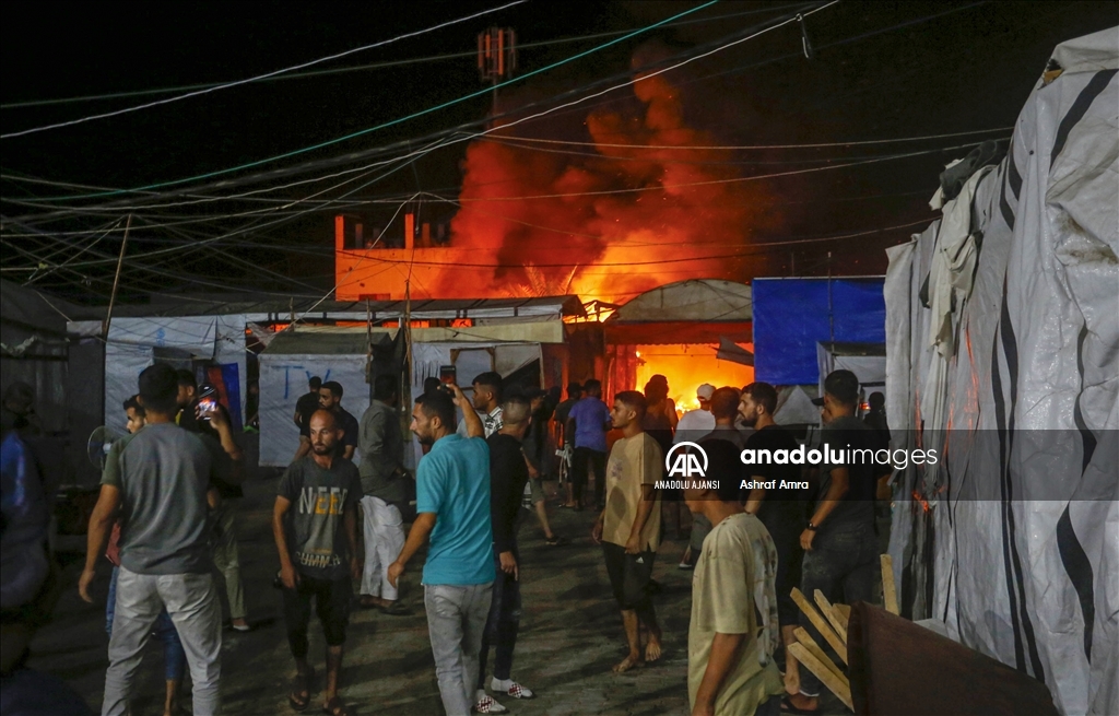 İsrail, Gazze'de hastane yerleşkesindeki yerinden edilmiş Filistinlilerin çadırlarını bombaladı