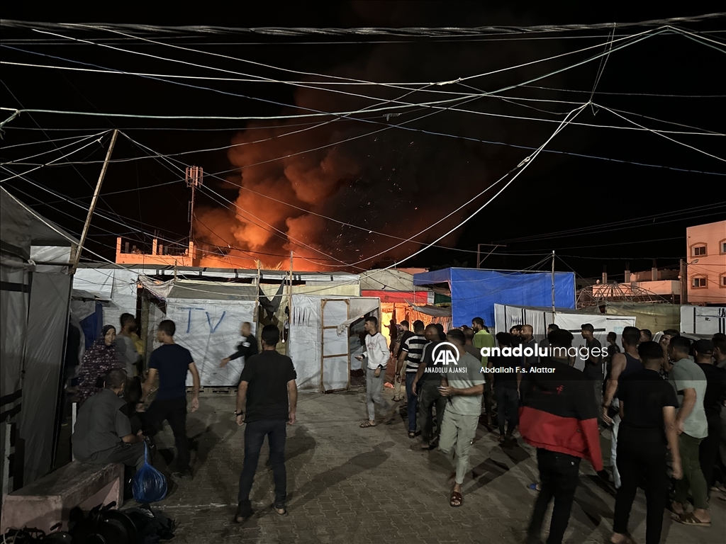 İsrail, Gazze'de hastane yerleşkesindeki yerinden edilmiş Filistinlilerin çadırlarını bombaladı