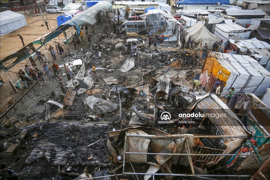 İsrail, Gazze'de hastane yerleşkesindeki yerinden edilmiş Filistinlilerin çadırlarını bombaladı