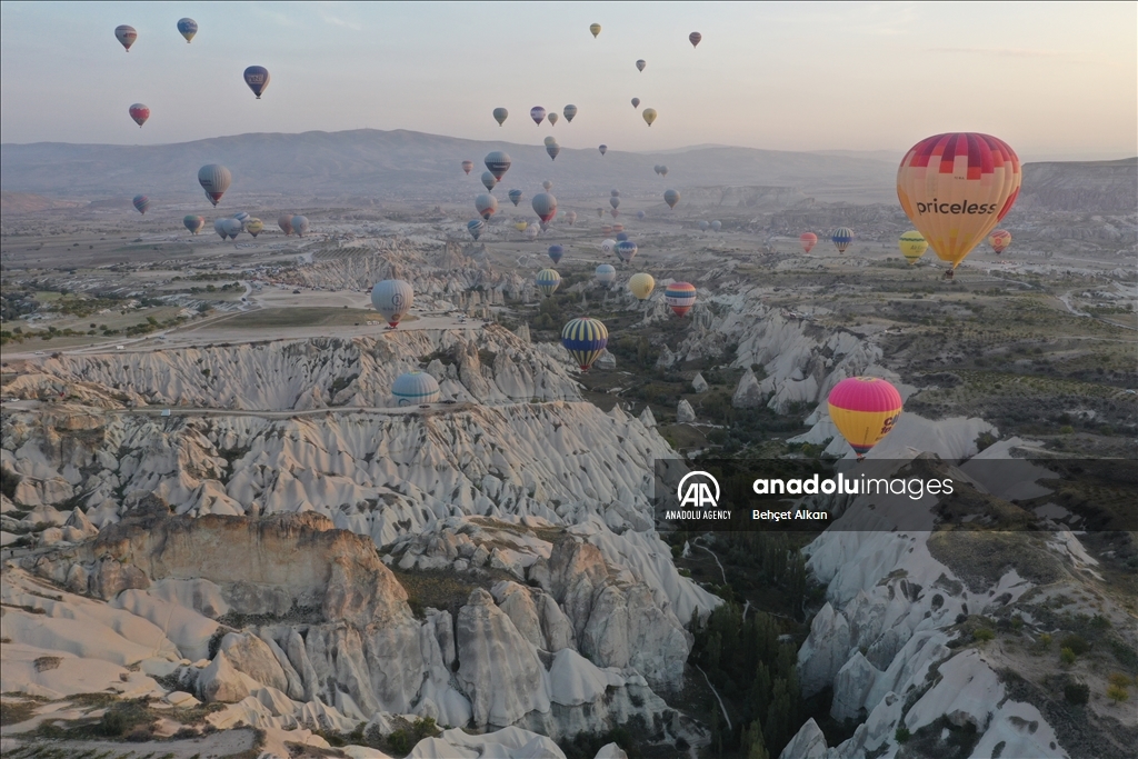 Hot air balloons fly to a record high in Cappadocia