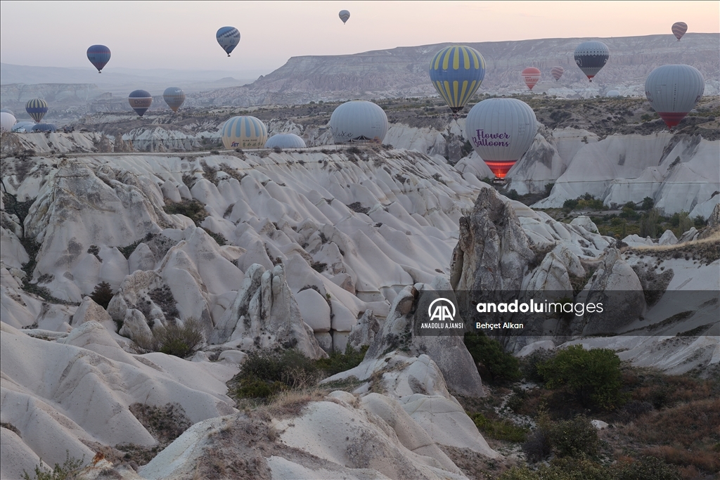 Kapadokya'da sıcak hava balonları rekora uçtu