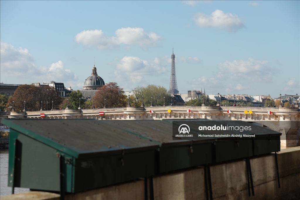 Paris'te Seine Nehri kıyısındaki kitapçılar gün geçtikçe azalıyor  