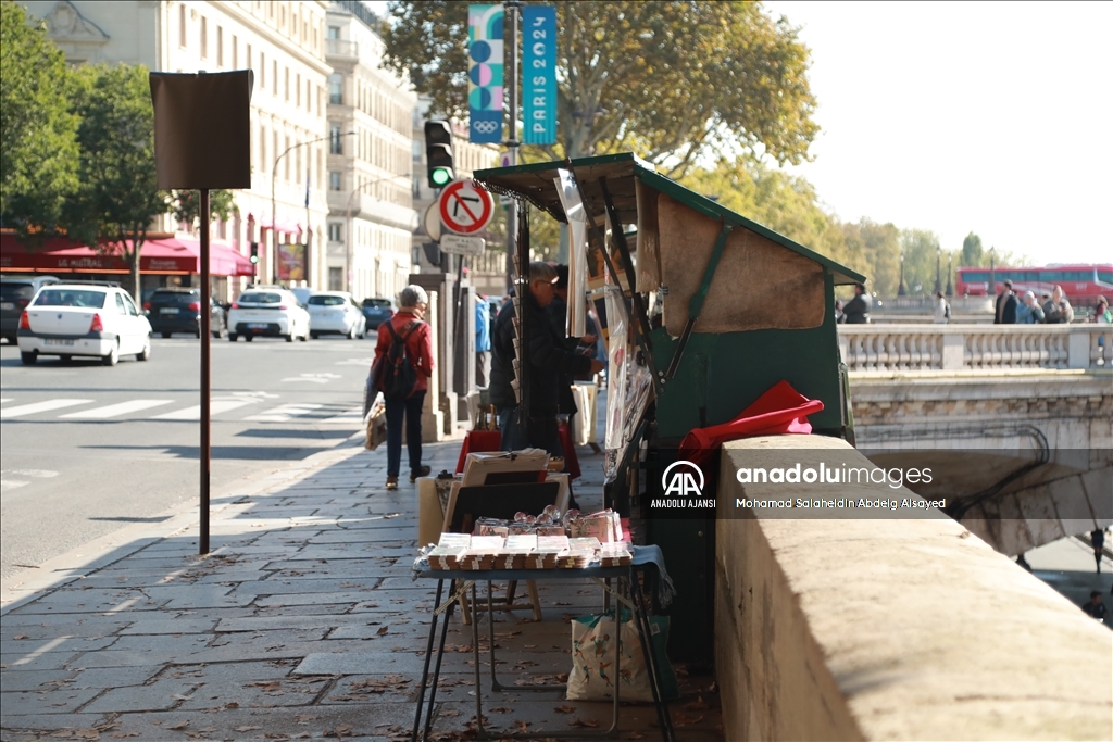 Paris'te Seine Nehri kıyısındaki kitapçılar gün geçtikçe azalıyor  