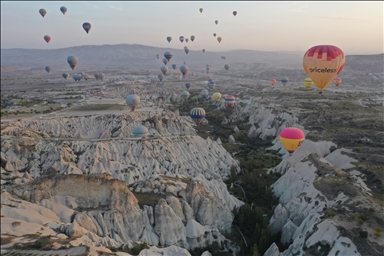 Li Kapadokyayê balonên hewaya germ ber bi rekorê çûn