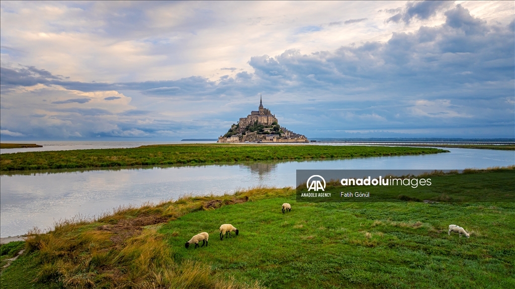 Mont Saint Michel, which stands out with its architecture reminiscent of the Middle Ages