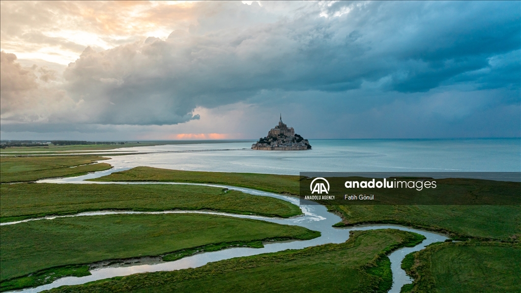 Mont Saint Michel, which stands out with its architecture reminiscent of the Middle Ages