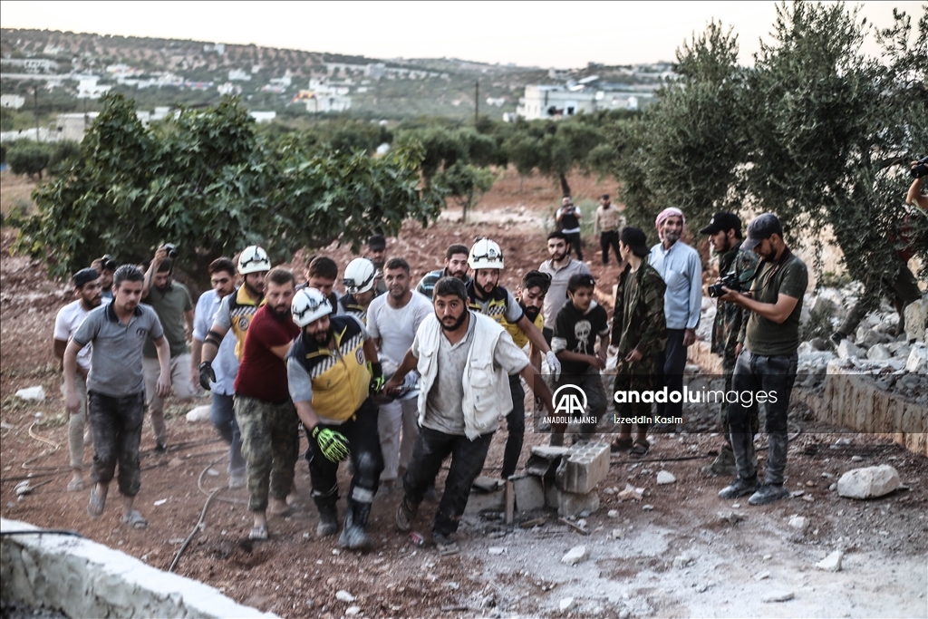 Rus savaş uçaklarının İdlib'e düzenlediği hava saldırılarında 2 sivil öldü, 21 sivil yaralandı