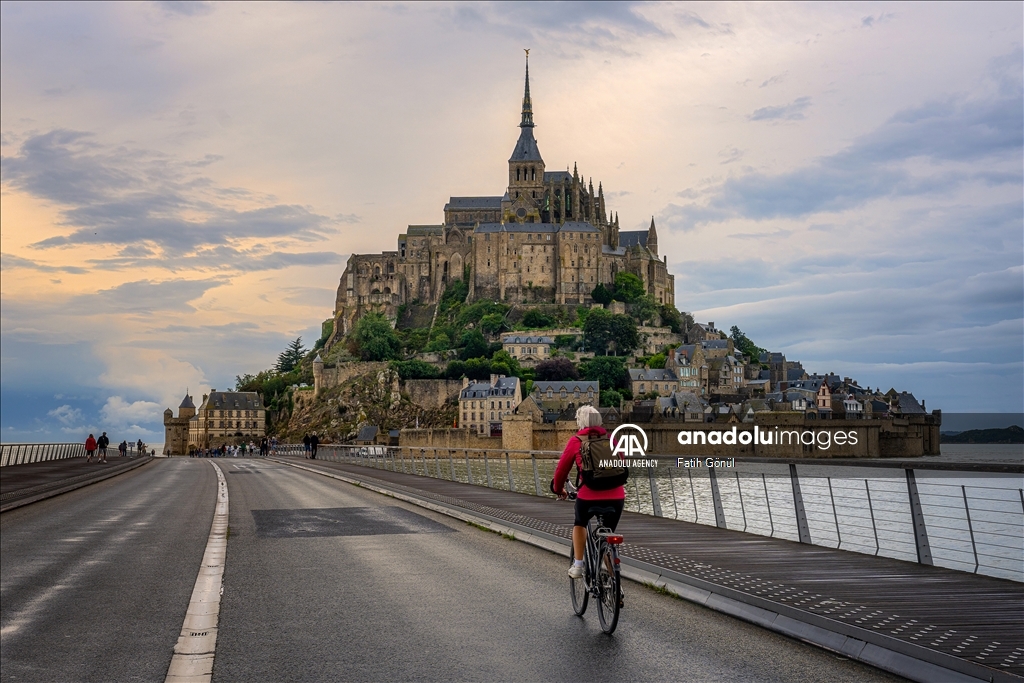 Mont Saint Michel, which stands out with its architecture reminiscent of the Middle Ages