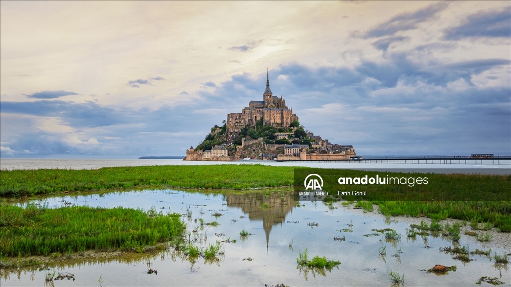 Mont Saint Michel, which stands out with its architecture reminiscent of the Middle Ages