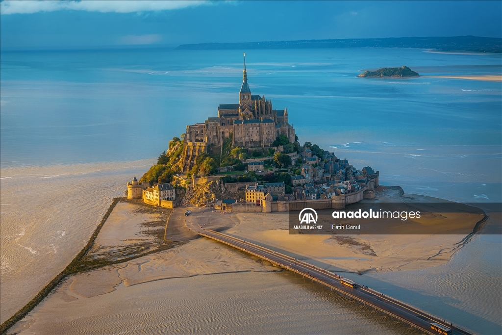 Mont Saint Michel, which stands out with its architecture reminiscent of the Middle Ages