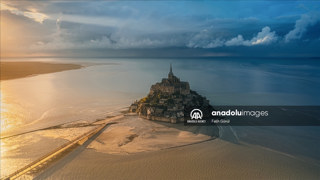 Mont Saint Michel, which stands out with its architecture reminiscent of the Middle Ages