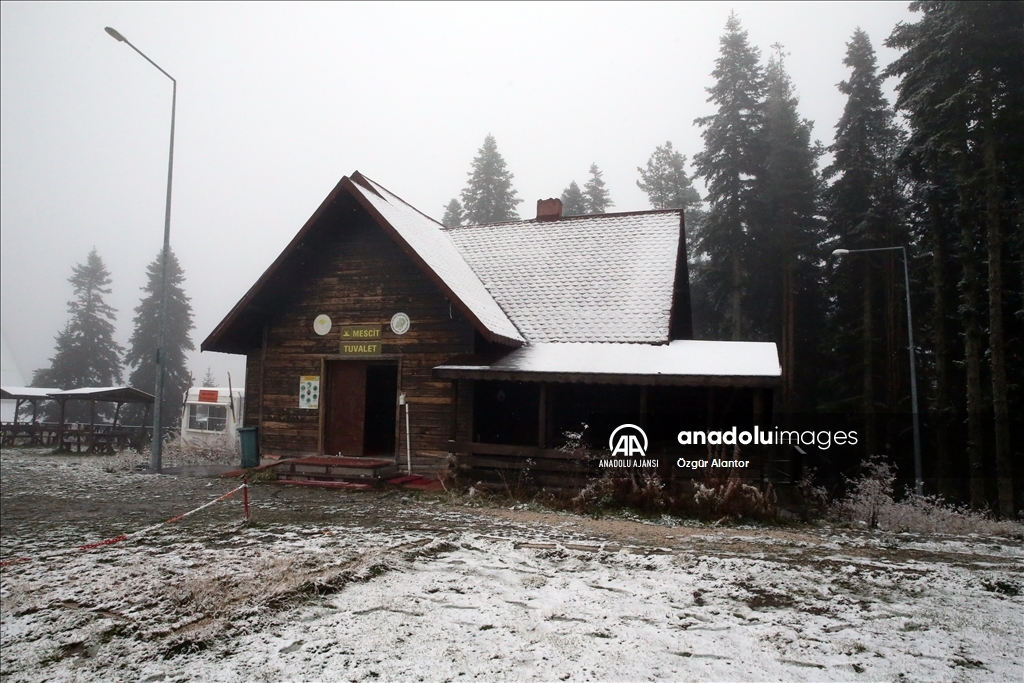 Ilgaz Dağı'na mevsimin ilk karı düştü