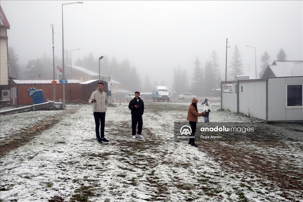 Ilgaz Dağı'na mevsimin ilk karı düştü
