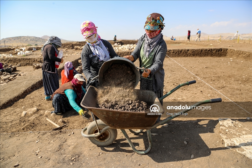 Mevsimlik tarım işçisi kadınlar "tarih işçisi" oldu