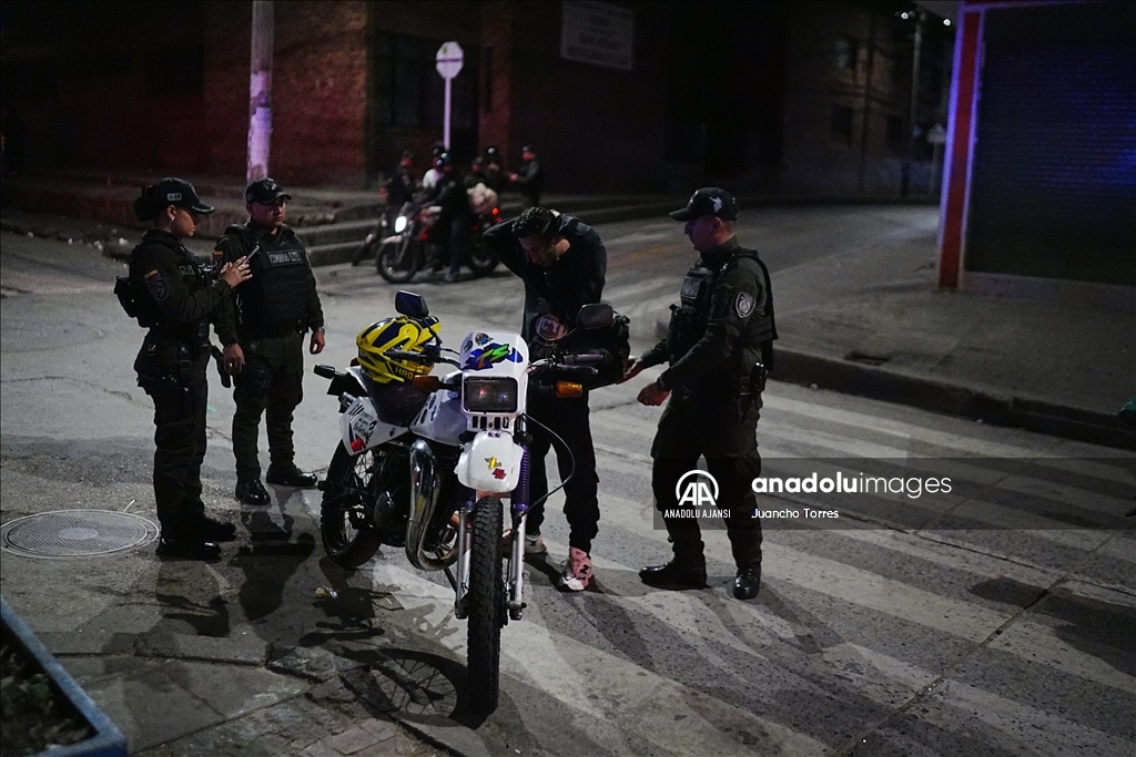 Kolombiya'da artan iç karışıklık, ülkedeki polis kontrolü noktalarını arttırdı 