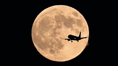 Hunter's Supermoon rises over San Francisco Bay