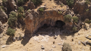 Mardin'de yaşamın ilk izlerinin araştırıldığı mağara : Uluköy