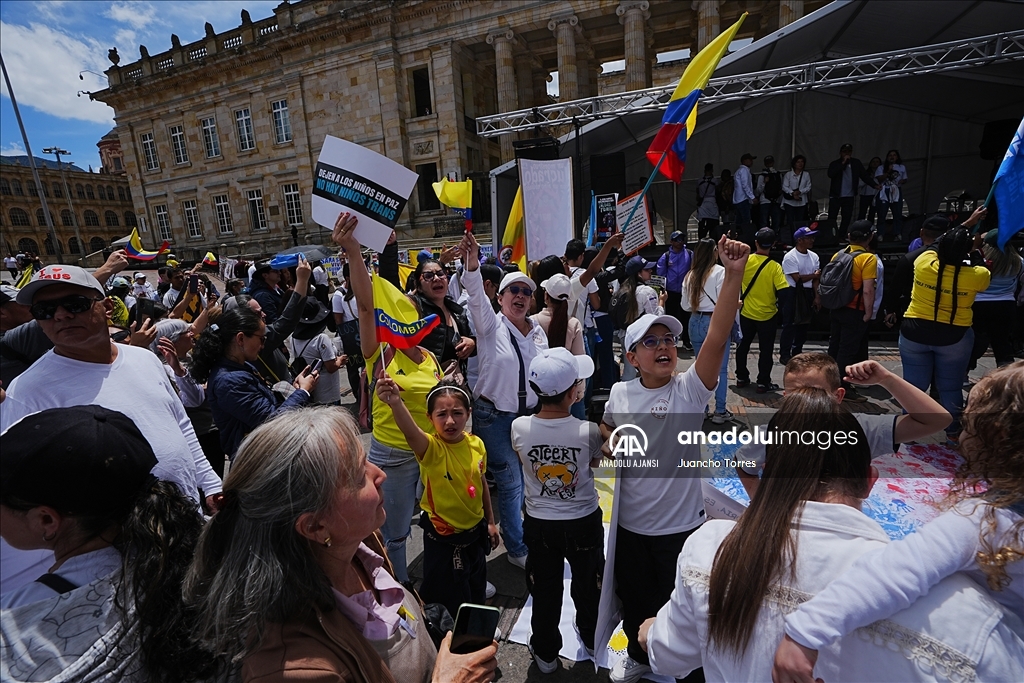 Bogota'da yüzlerce kişi çocuk hakları ve güvenliği için yürüdü