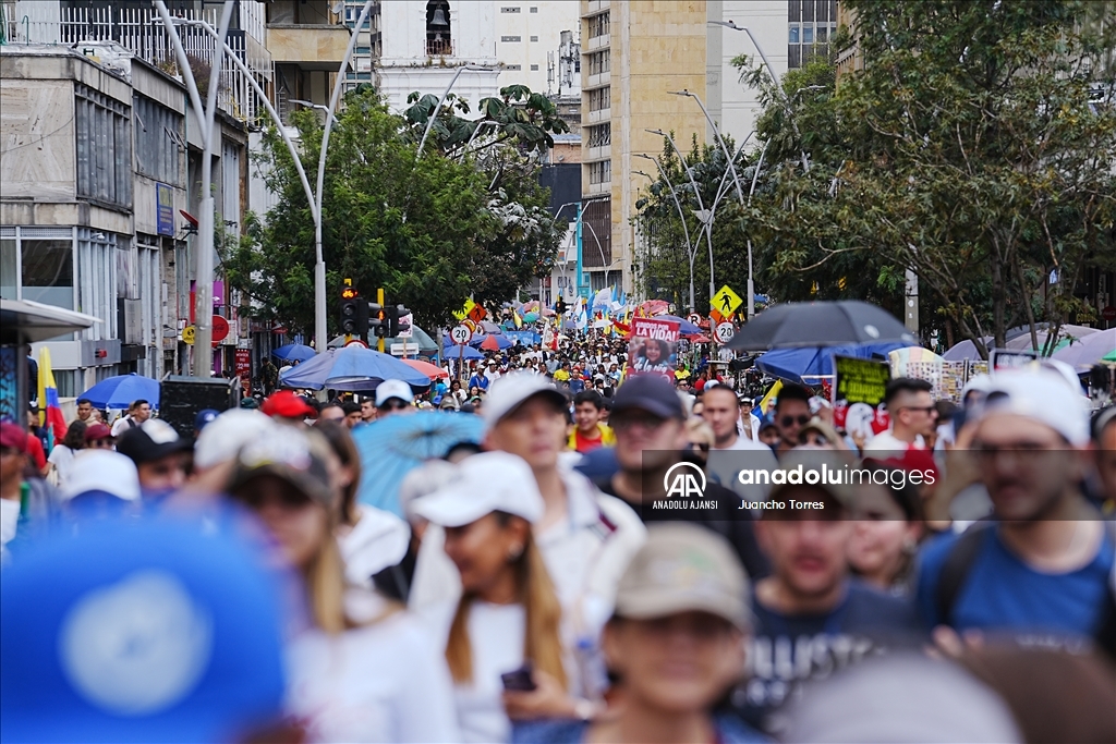Bogota'da yüzlerce kişi çocuk hakları ve güvenliği için yürüdü