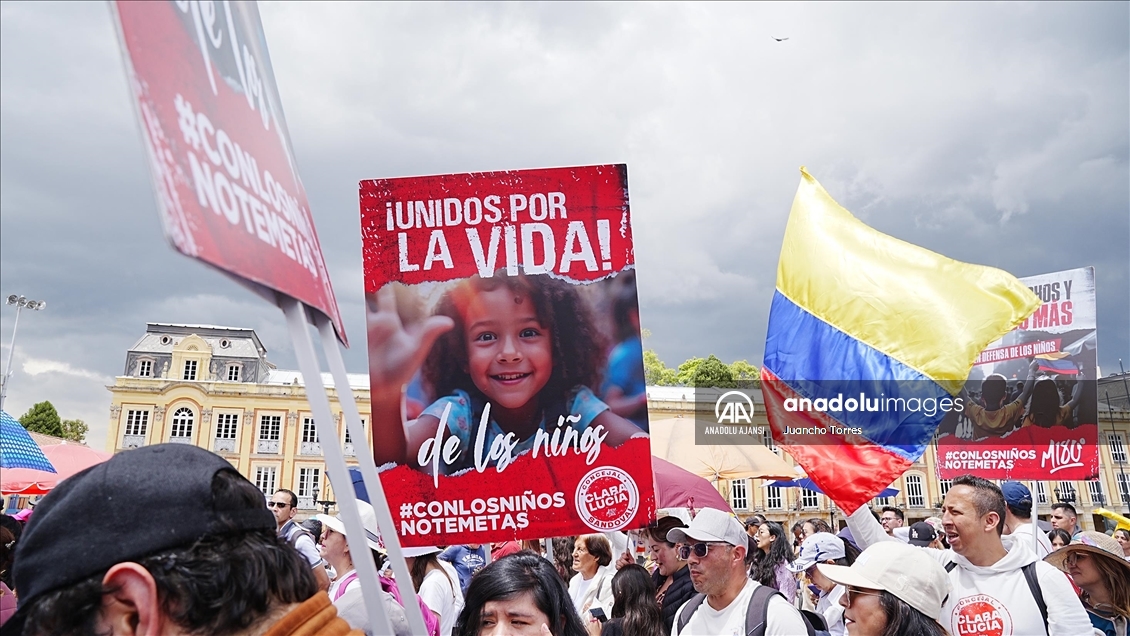 Bogota'da yüzlerce kişi çocuk hakları ve güvenliği için yürüdü