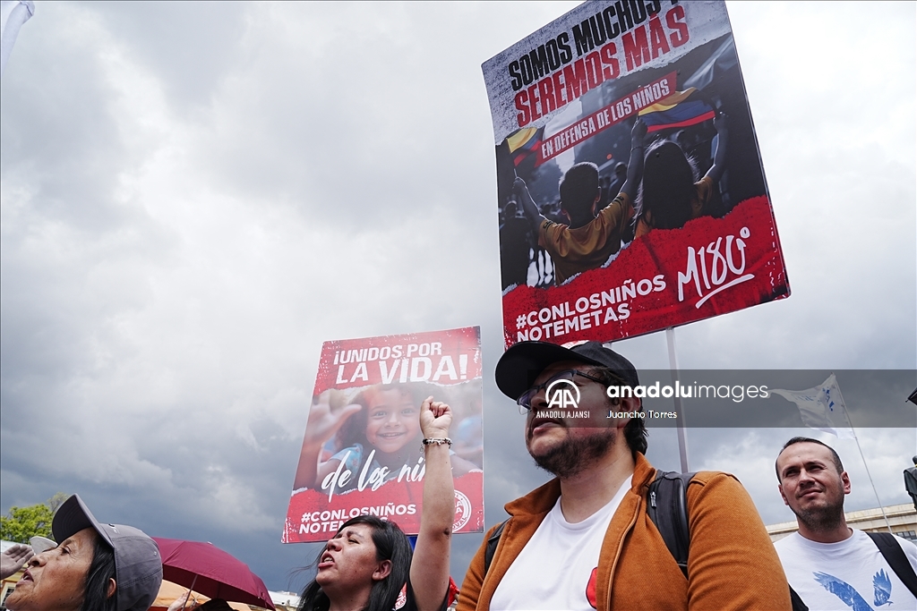 Bogota'da yüzlerce kişi çocuk hakları ve güvenliği için yürüdü