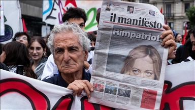 Napoli'de düzenlenen G7 Savunma Bakanları toplantısına karşı protesto gösterisi