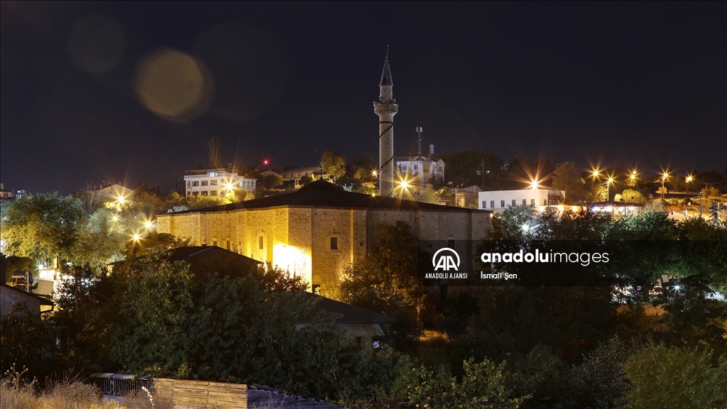 Elazığ'ın tarihi Harput Mahallesi gece görüntülendi