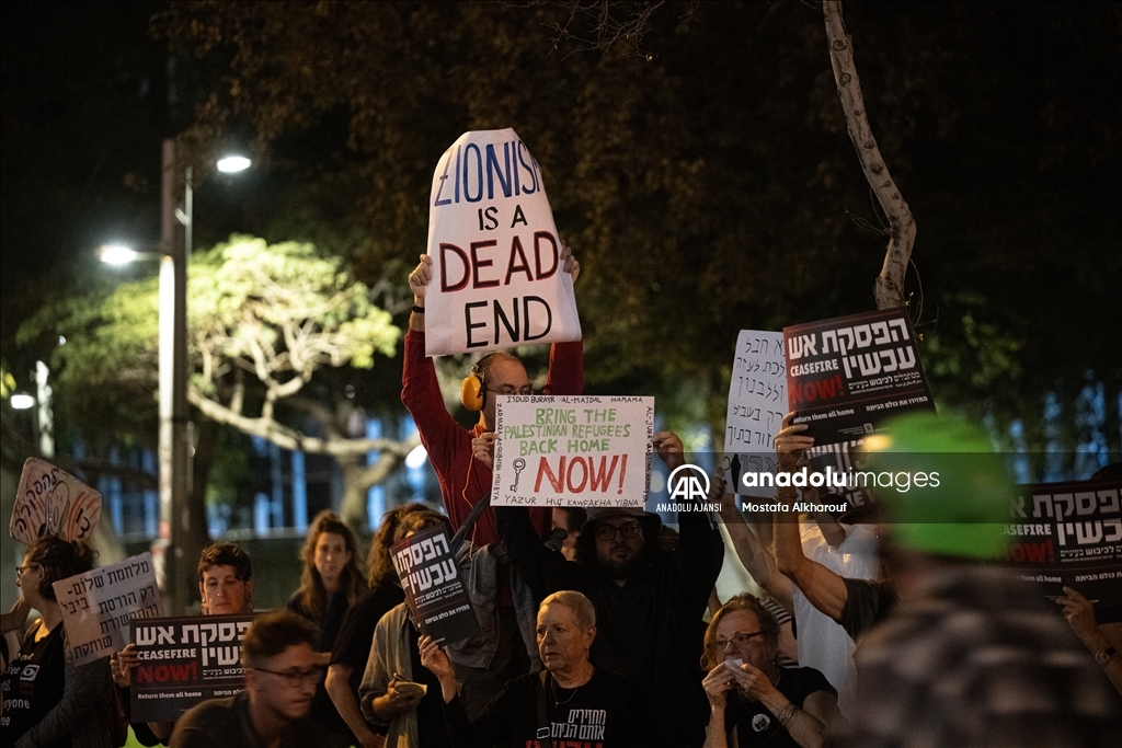 Gazze’de ateşkes ve saldırıların durması için Tel Aviv’de gösteri düzenlendi