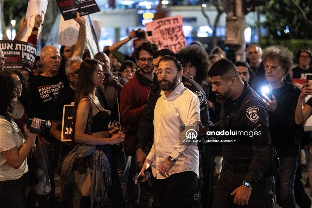 Gazze’de ateşkes ve saldırıların durması için Tel Aviv’de gösteri düzenlendi