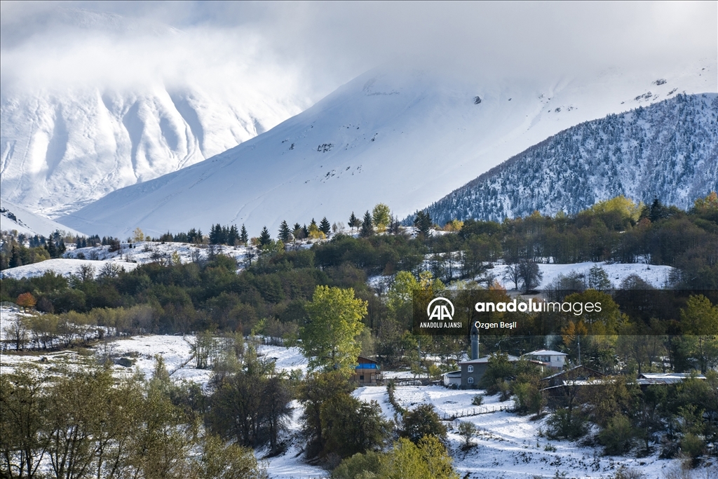 Artvin'de sonbahar ve kış aynı karede buluştu