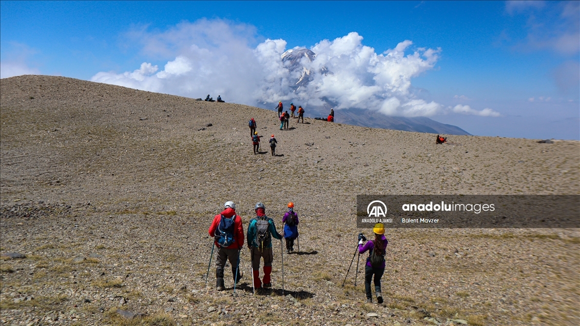 Turizme açılan Küçük Ağrı Dağı dağcıları ağırlıyor